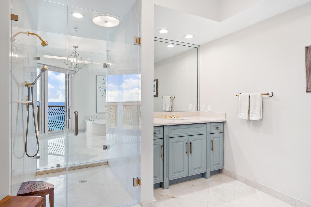 Active With Contract: $3,000,000 (3 beds, 4 baths, 3483 Square Feet)