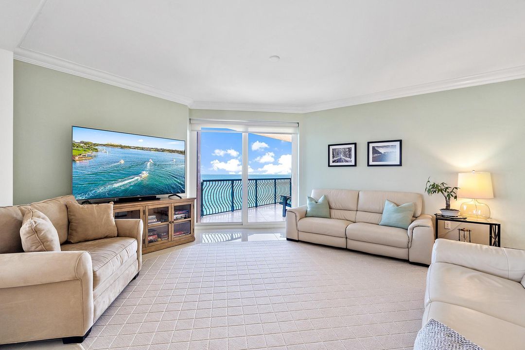 Active With Contract: $3,000,000 (3 beds, 4 baths, 3483 Square Feet)