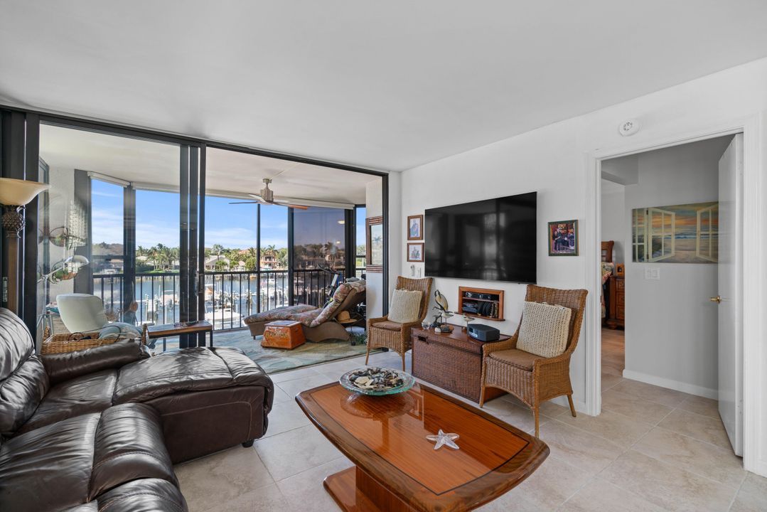 For Sale: $1,200,000 (3 beds, 2 baths, 1509 Square Feet)
