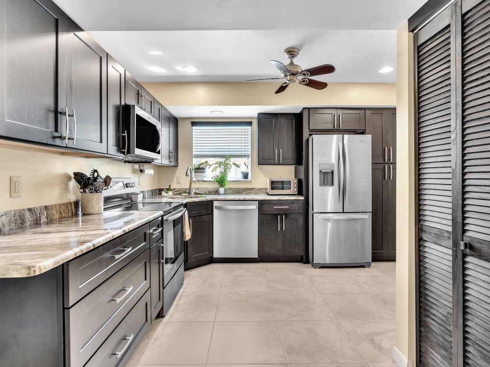 For Sale: $246,300 (2 beds, 2 baths, 1200 Square Feet)