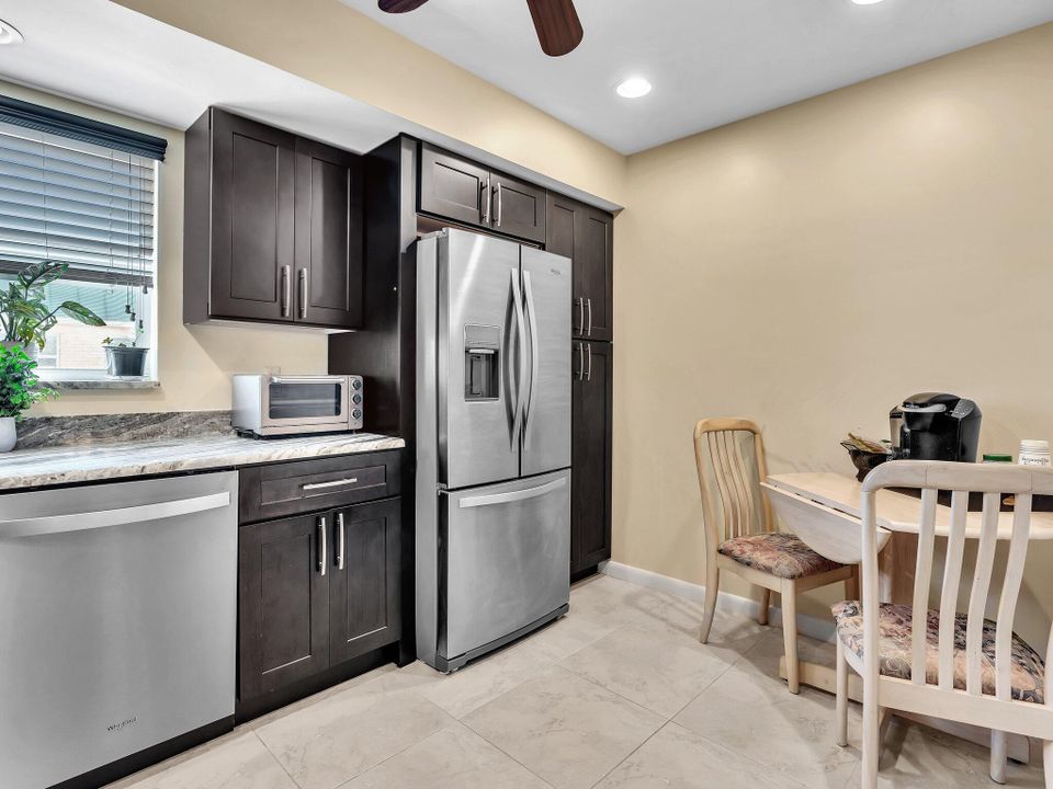 For Sale: $246,300 (2 beds, 2 baths, 1200 Square Feet)