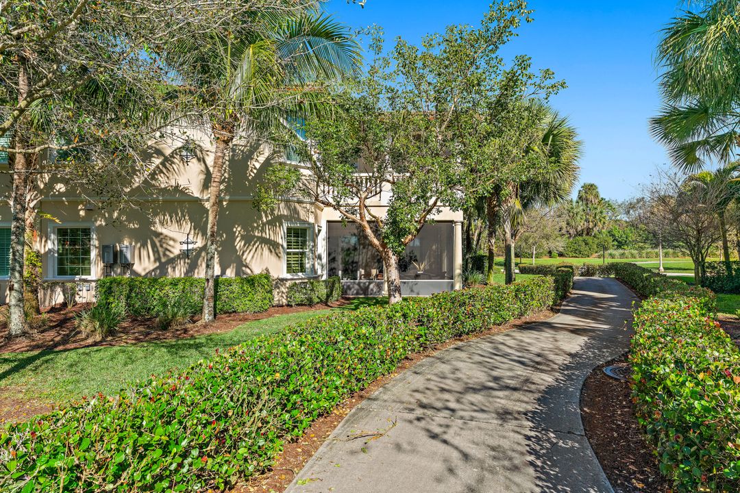 Active With Contract: $999,000 (3 beds, 3 baths, 2665 Square Feet)