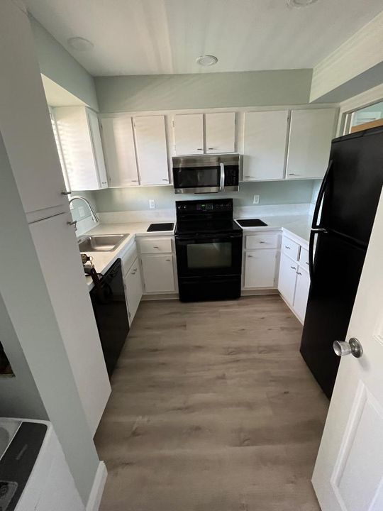 Active With Contract: $2,500 (2 beds, 2 baths, 1208 Square Feet)