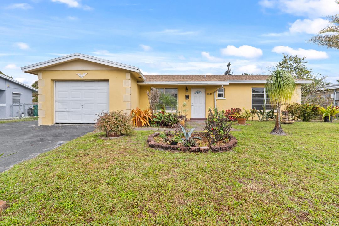 Active With Contract: $2,800 (4 beds, 2 baths, 1205 Square Feet)