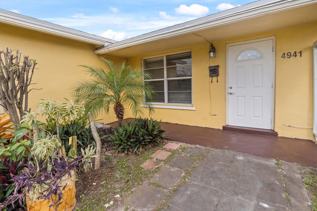 Active With Contract: $2,800 (4 beds, 2 baths, 1205 Square Feet)