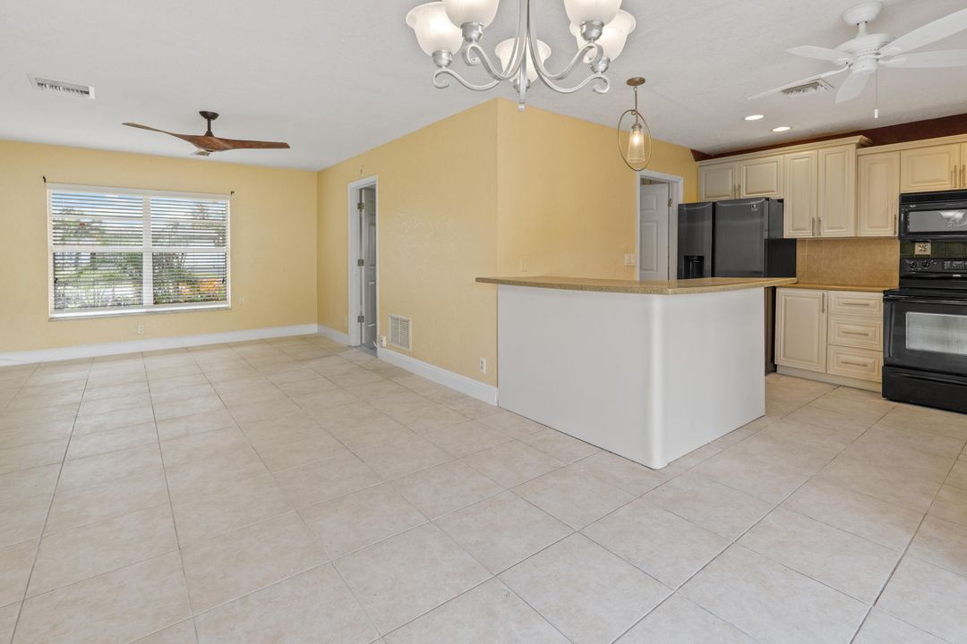 Active With Contract: $2,800 (4 beds, 2 baths, 1205 Square Feet)