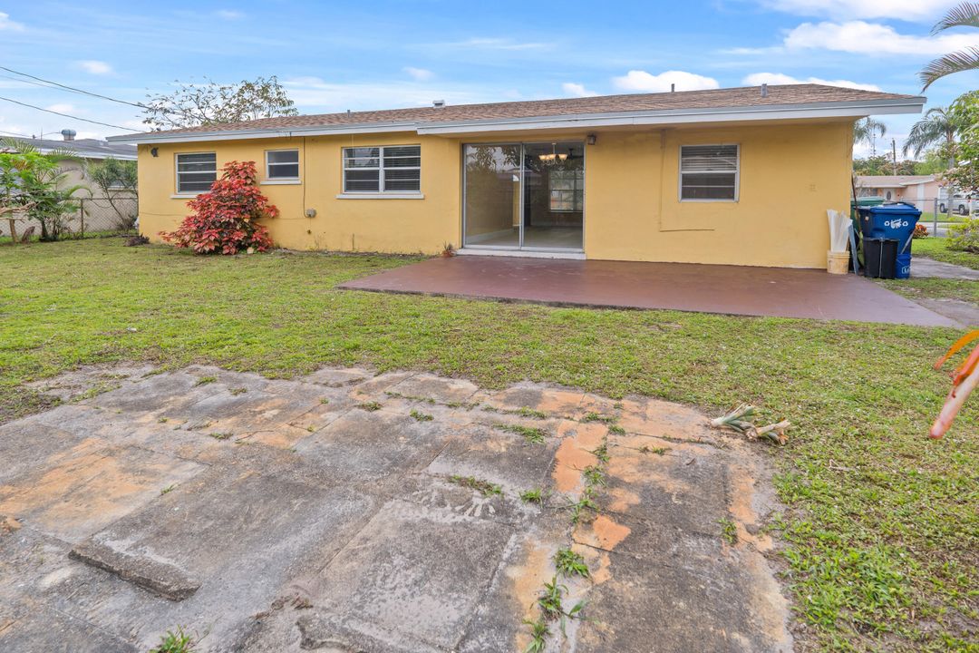 Active With Contract: $2,800 (4 beds, 2 baths, 1205 Square Feet)