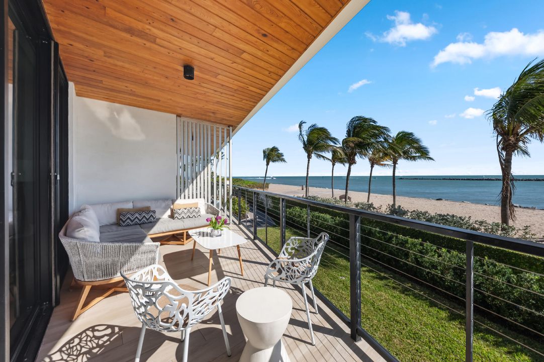 Active With Contract: $2,495,000 (3 beds, 3 baths, 1621 Square Feet)