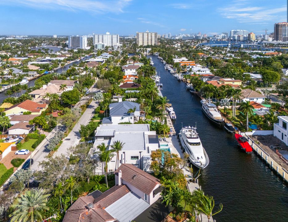 Active With Contract: $7,999,900 (5 beds, 5 baths, 4451 Square Feet)