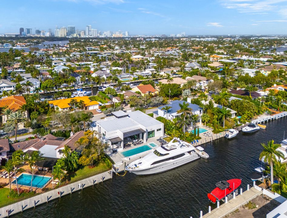 Active With Contract: $7,999,900 (5 beds, 5 baths, 4451 Square Feet)