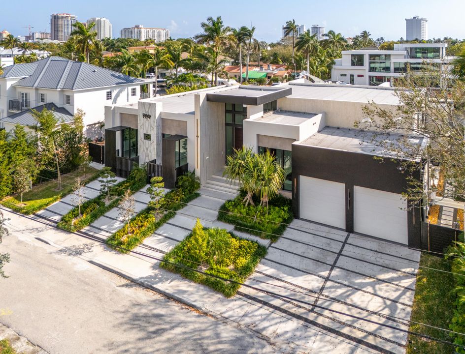 Active With Contract: $7,999,900 (5 beds, 5 baths, 4451 Square Feet)