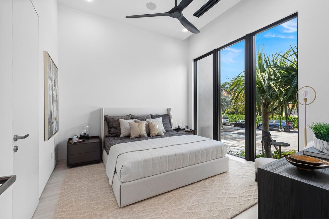 Active With Contract: $7,999,900 (5 beds, 5 baths, 4451 Square Feet)