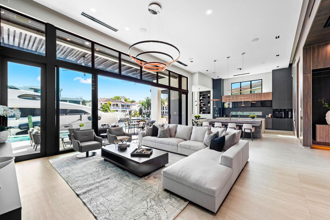 Active With Contract: $7,999,900 (5 beds, 5 baths, 4451 Square Feet)