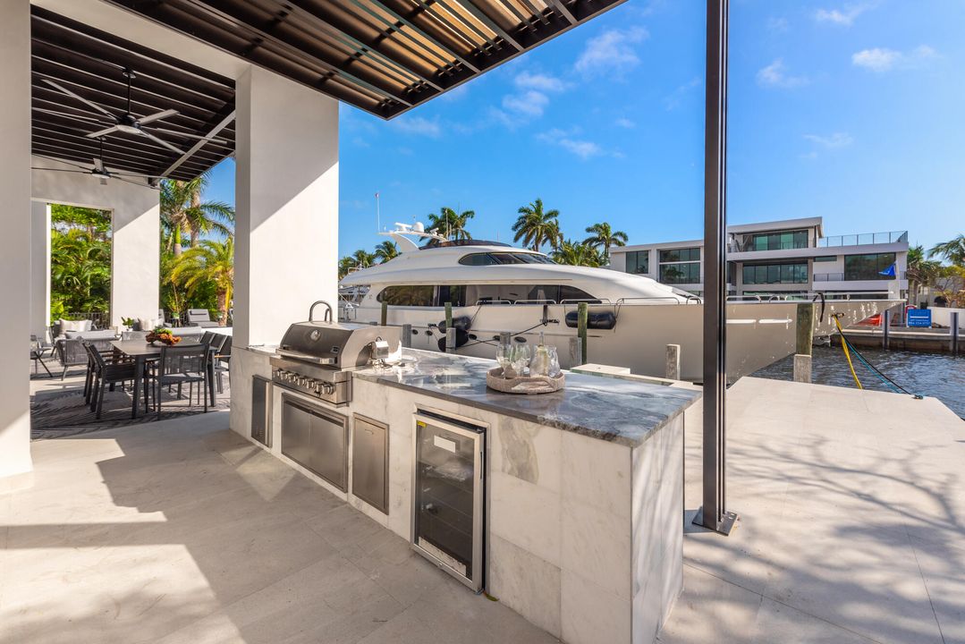 Active With Contract: $7,999,900 (5 beds, 5 baths, 4451 Square Feet)