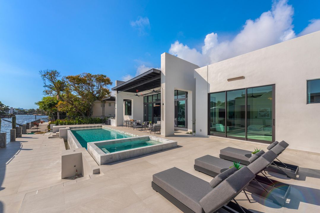 Active With Contract: $7,999,900 (5 beds, 5 baths, 4451 Square Feet)