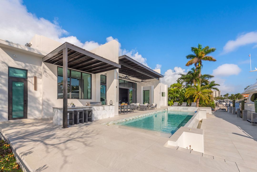 Active With Contract: $7,999,900 (5 beds, 5 baths, 4451 Square Feet)