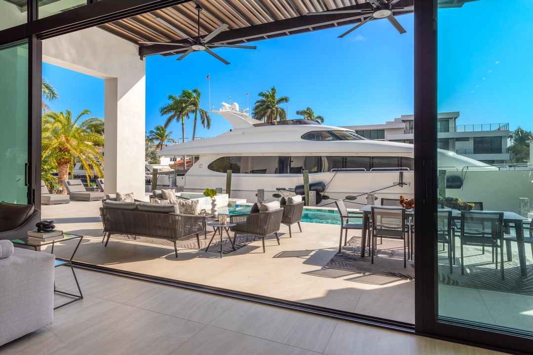 Active With Contract: $7,999,900 (5 beds, 5 baths, 4451 Square Feet)