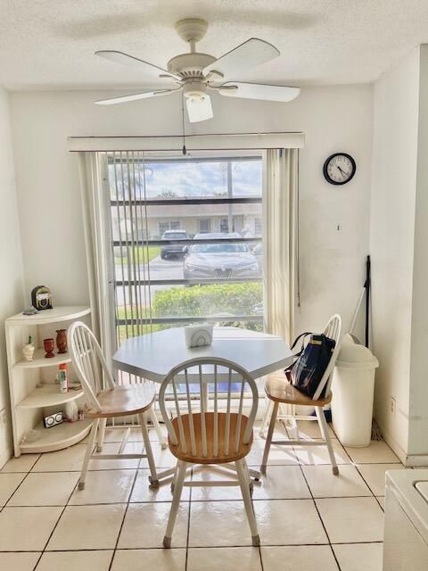 Active With Contract: $169,900 (1 beds, 1 baths, 908 Square Feet)