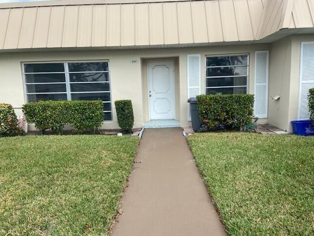 Active With Contract: $169,900 (1 beds, 1 baths, 908 Square Feet)