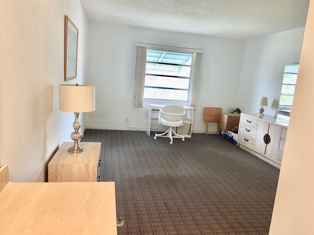 Active With Contract: $169,900 (1 beds, 1 baths, 908 Square Feet)