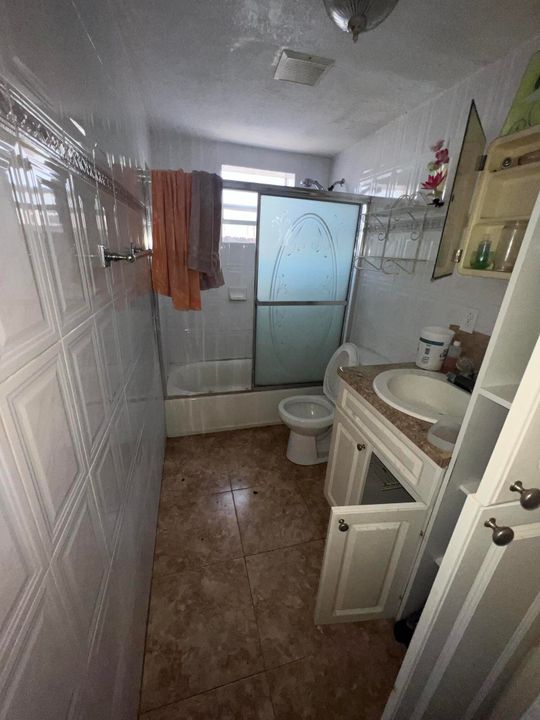 Activo con contrato: $270,000 (3 camas, 2 baños, 1881 Pies cuadrados)