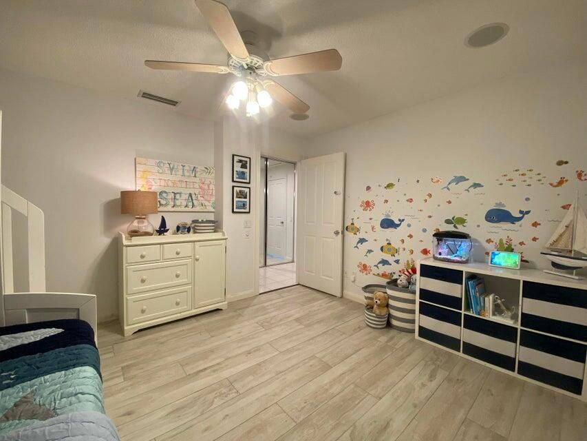 Active With Contract: $2,800 (2 beds, 2 baths, 1152 Square Feet)