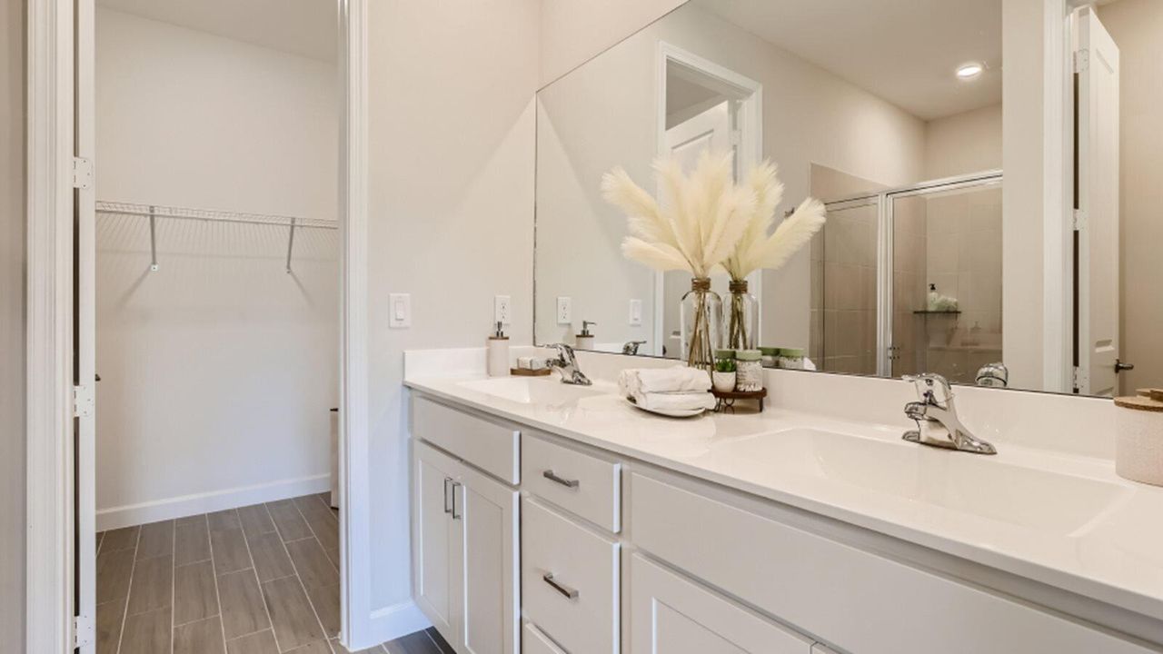 Active With Contract: $470,000 (2 beds, 2 baths, 1319 Square Feet)