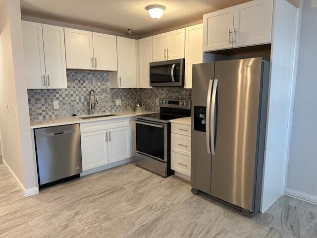 For Sale: $124,900 (1 beds, 1 baths, 595 Square Feet)