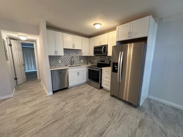For Sale: $124,900 (1 beds, 1 baths, 595 Square Feet)
