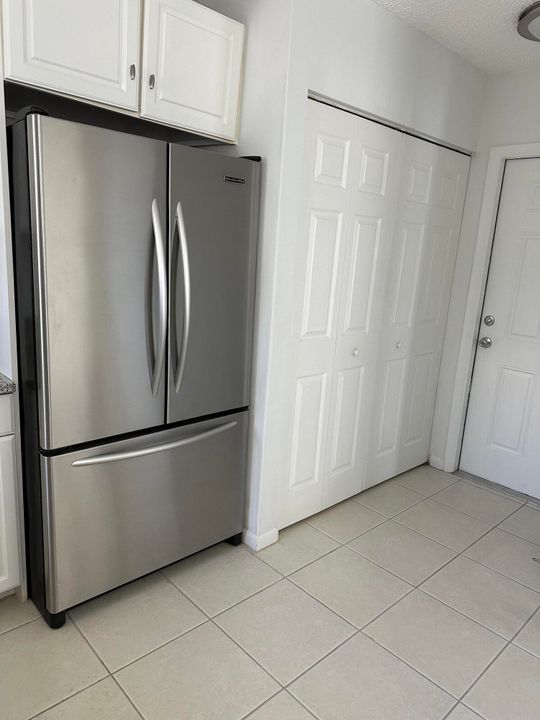 Active With Contract: $1,800 (2 beds, 2 baths, 1156 Square Feet)