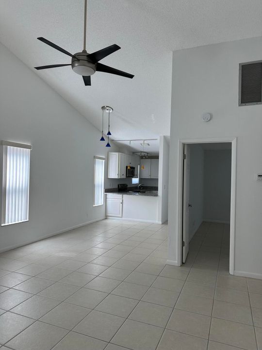 Active With Contract: $1,800 (2 beds, 2 baths, 1156 Square Feet)