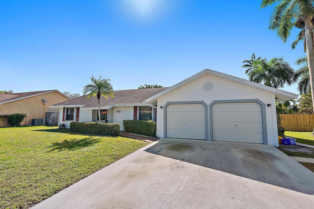 Recently Sold: $450,000 (3 beds, 2 baths, 1615 Square Feet)