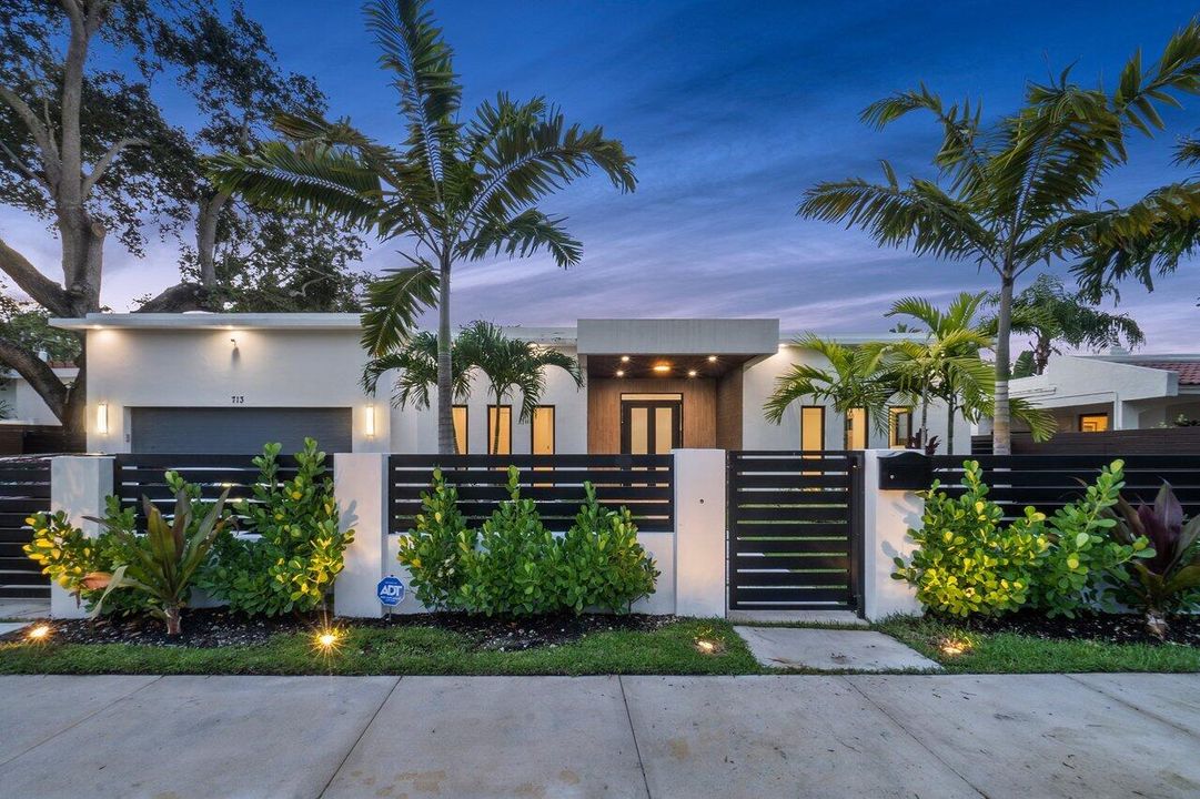 Recently Sold: $3,399,000 (4 beds, 3 baths, 3368 Square Feet)