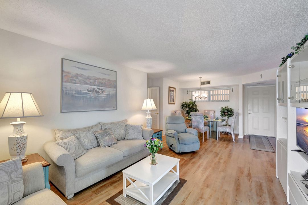 For Sale: $349,000 (2 beds, 2 baths, 1200 Square Feet)