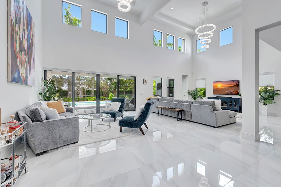 Active With Contract: $2,995,000 (5 beds, 5 baths, 5292 Square Feet)