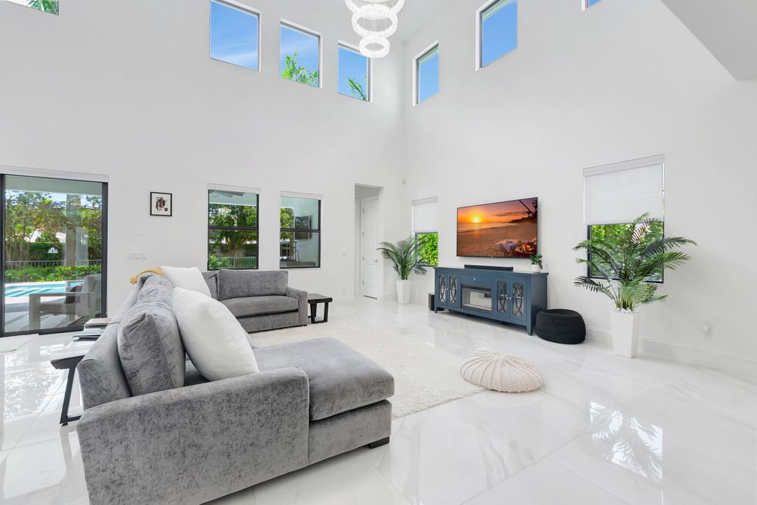 Active With Contract: $2,995,000 (5 beds, 5 baths, 5292 Square Feet)