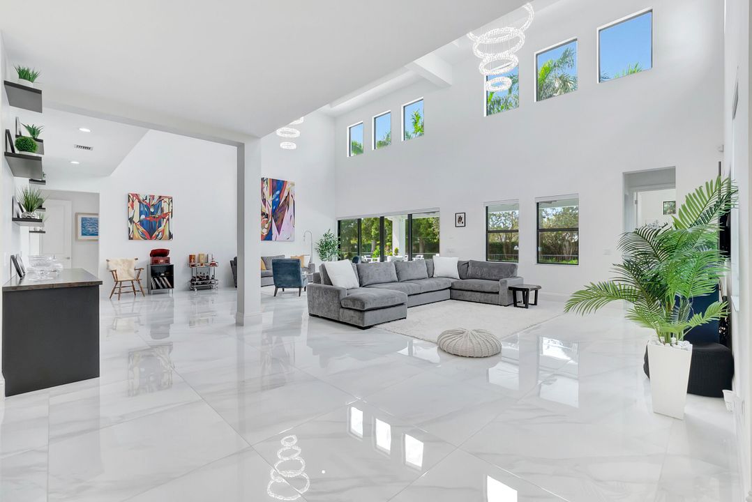 Active With Contract: $2,995,000 (5 beds, 5 baths, 5292 Square Feet)