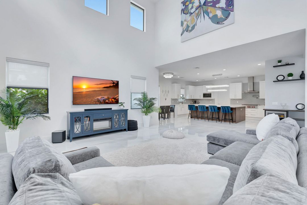 Active With Contract: $2,995,000 (5 beds, 5 baths, 5292 Square Feet)