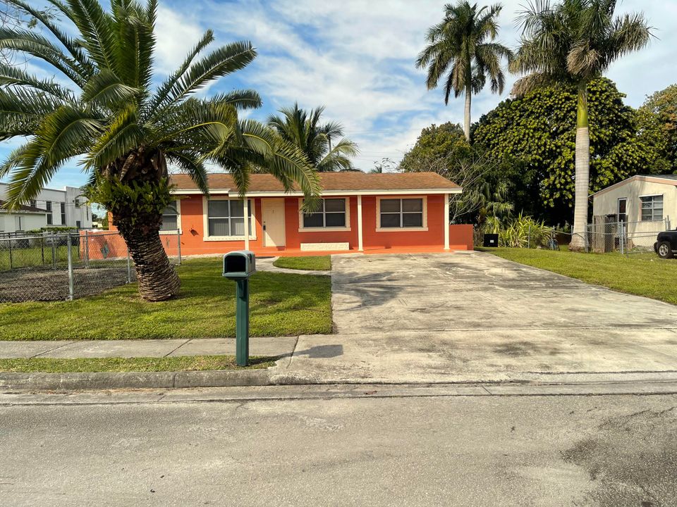 Recently Sold: $289,000 (4 beds, 2 baths, 1479 Square Feet)