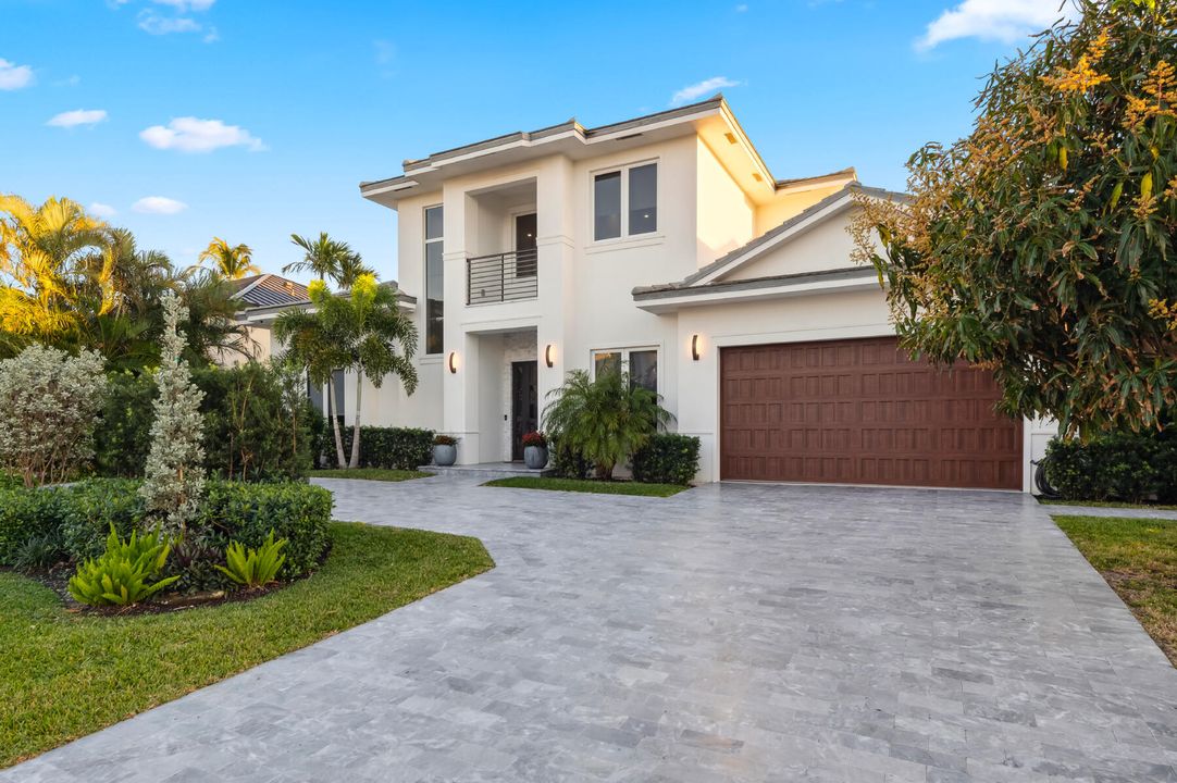 Recently Sold: $3,700,000 (3 beds, 3 baths, 2942 Square Feet)