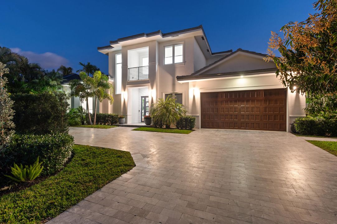 Active With Contract: $3,700,000 (3 beds, 3 baths, 2942 Square Feet)