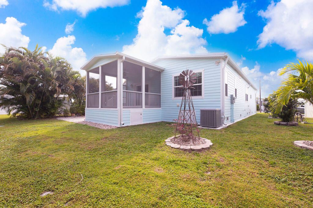 For Sale: $379,000 (2 beds, 2 baths, 1590 Square Feet)