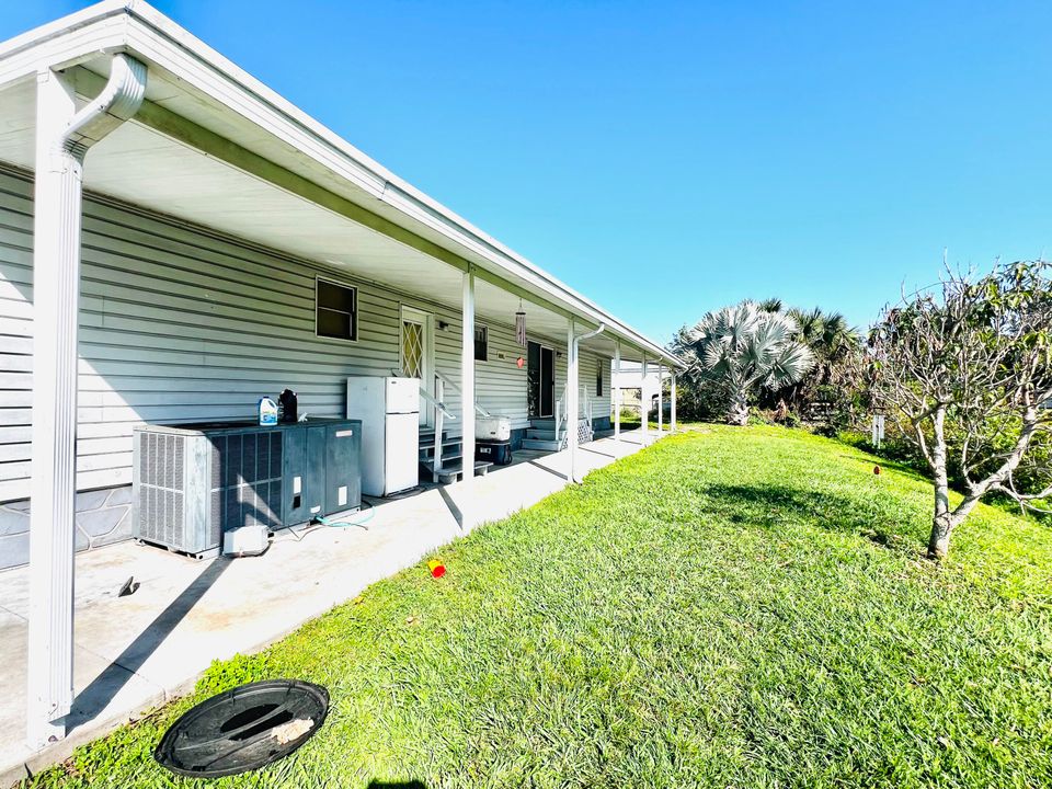 Active With Contract: $195,000 (3 beds, 2 baths, 1329 Square Feet)