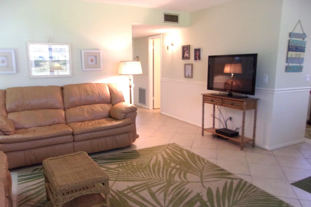 For Sale: $199,900 (2 beds, 2 baths, 962 Square Feet)