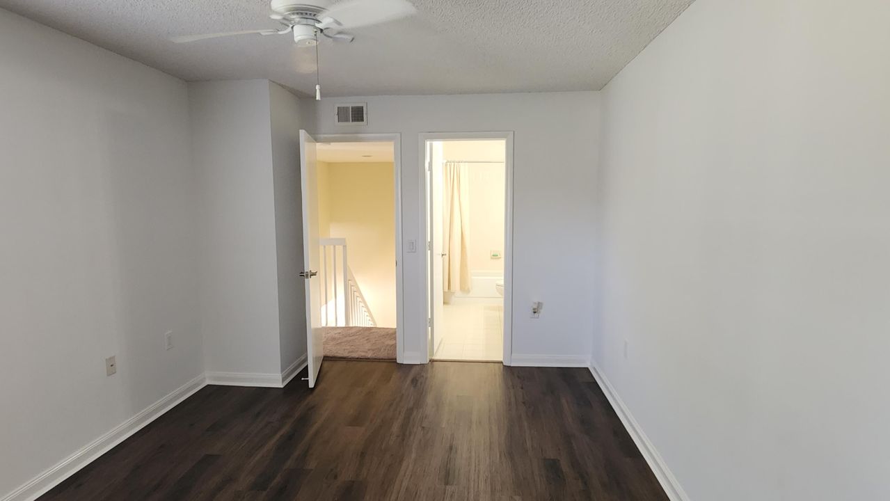 Active With Contract: $317,900 (2 beds, 2 baths, 1374 Square Feet)