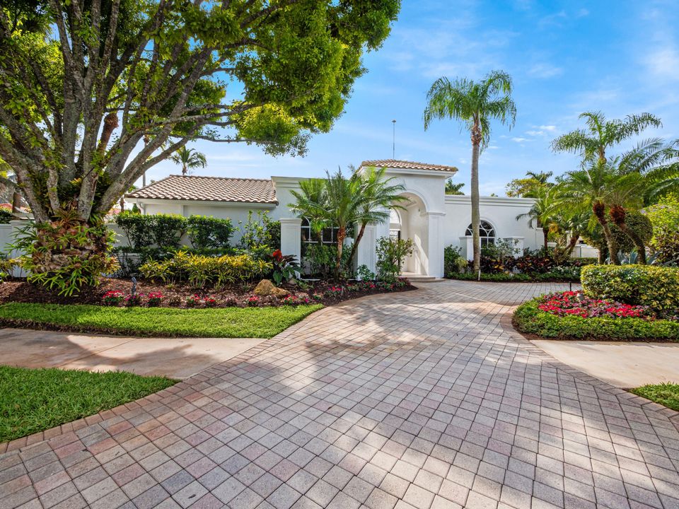 Recently Sold: $3,499,999 (6 beds, 5 baths, 5196 Square Feet)