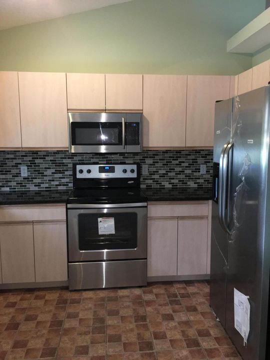 Active With Contract: $2,400 (3 beds, 2 baths, 1499 Square Feet)