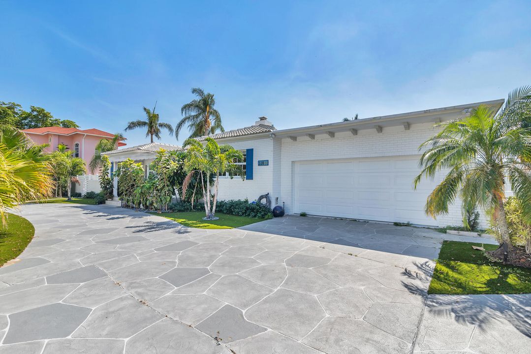 Recently Sold: $4,600,000 (4 beds, 4 baths, 3150 Square Feet)