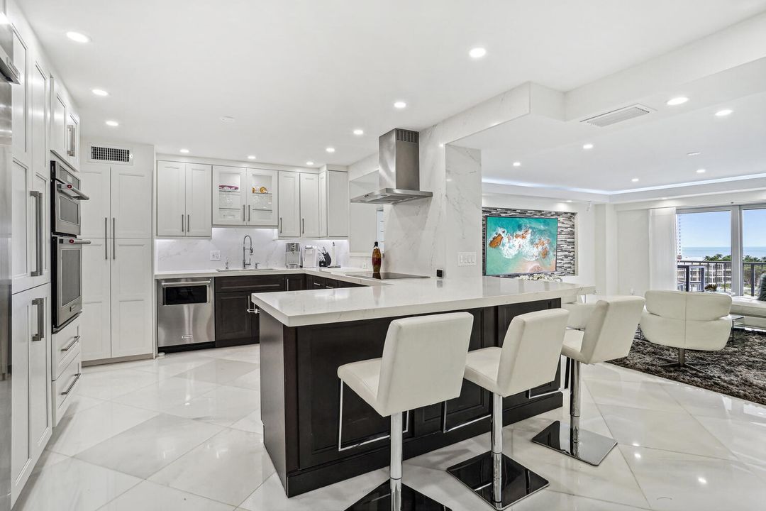 Recently Sold: $1,850,000 (2 beds, 2 baths, 1675 Square Feet)