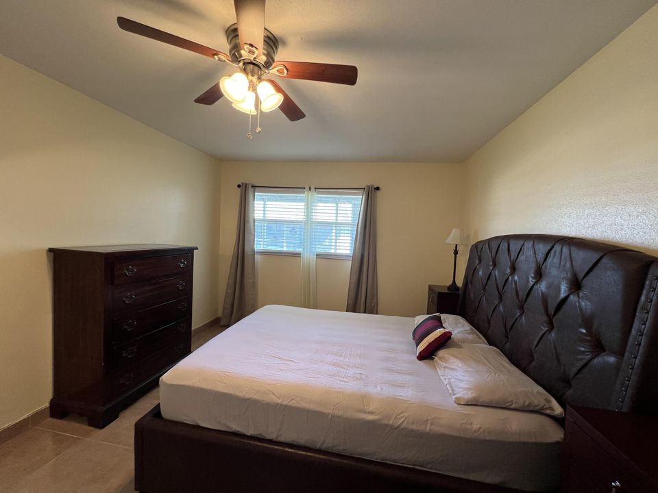 Active With Contract: $124,500 (2 beds, 2 baths, 880 Square Feet)